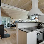 Дом отдыха 6 Bedroom Amazing In Idestrup *